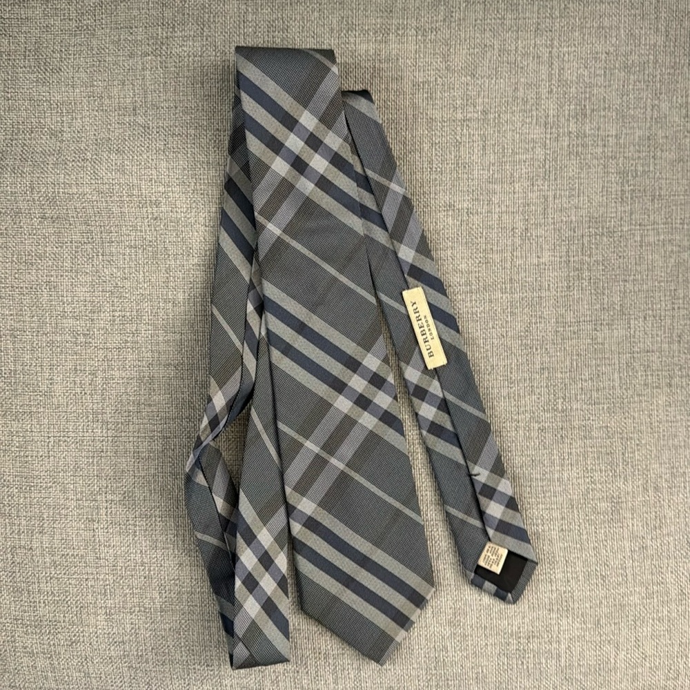 Burberry gray blue tie